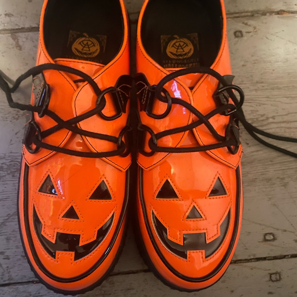 Woman’s Jack o lantern shoes